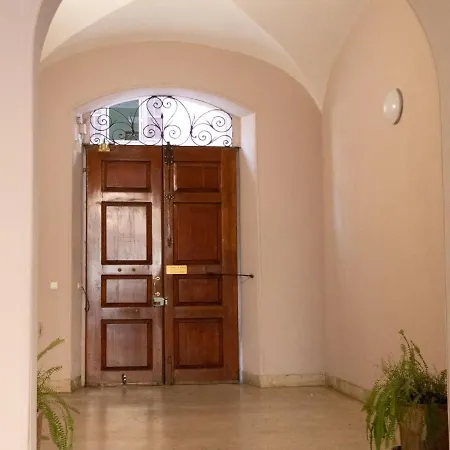 The Best Rent - Spacious Apartment Near Roma Termini Station-3